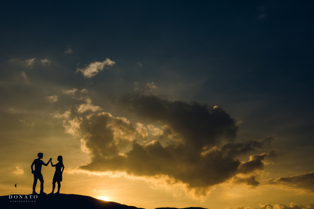 Por do Sol com noivos e  paisagem de Monte Verde-MG, com lindas montanhas.
