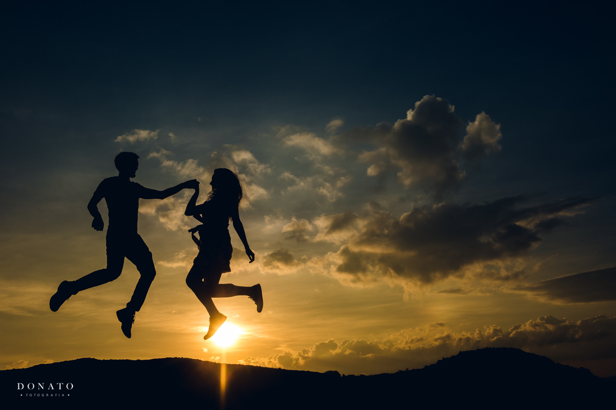 Por do Sol com noivos e  paisagem de Monte Verde-MG, com lindas montanhas.