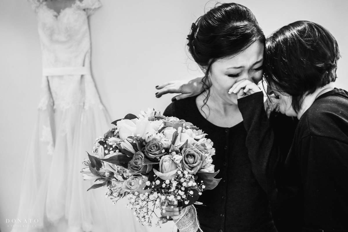 Entrega do buques emocionante no espaço natureza.