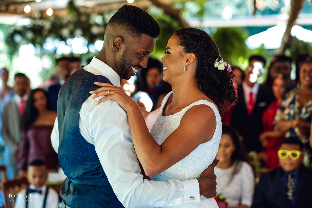 Dança dos noivos Saraelen Volei Sesi Bauru e Paranhos Basquete Minas Tenis Clube.