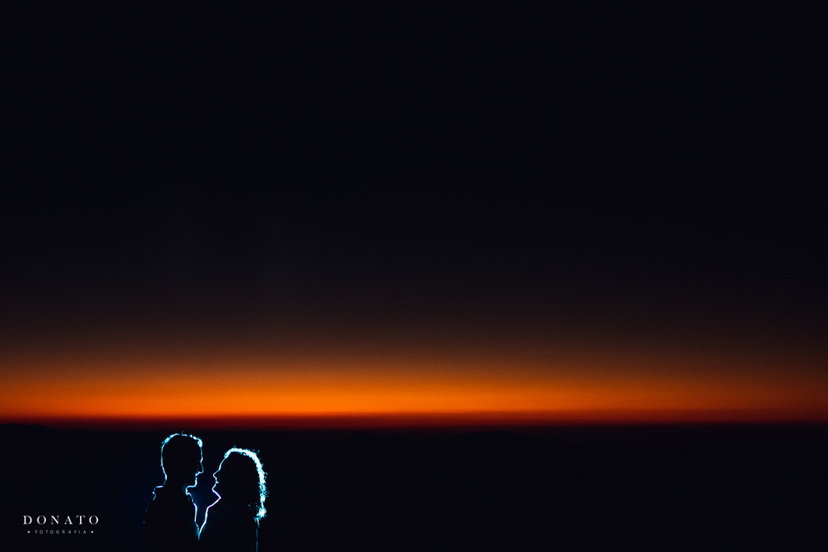Fotos em Campos do Jordão, com casal no por do sol lindo já a anoitecendo.