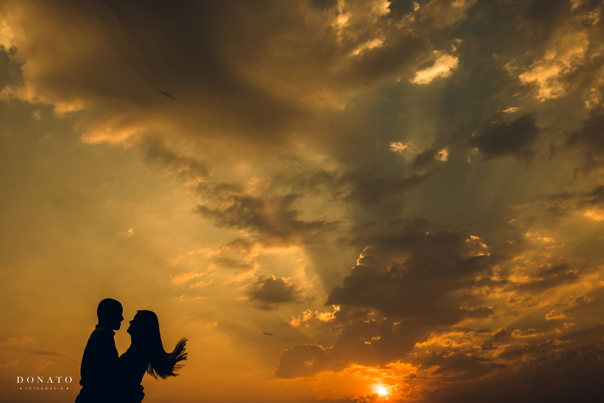 Pre-wedding-ensaio de casal por do sol em holambra-sp.