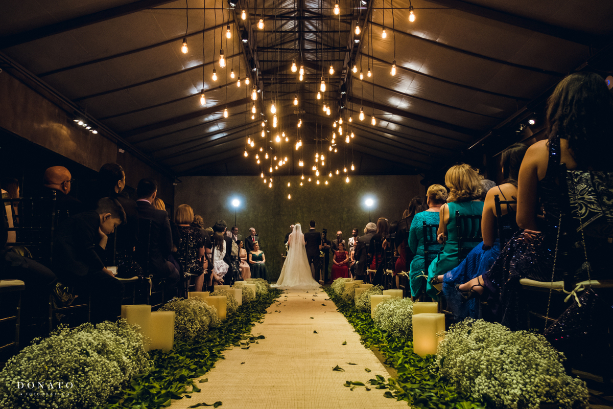 Cerimonia realizada na casa traffo em sao paulo a noite, visão geral da cerimonia.