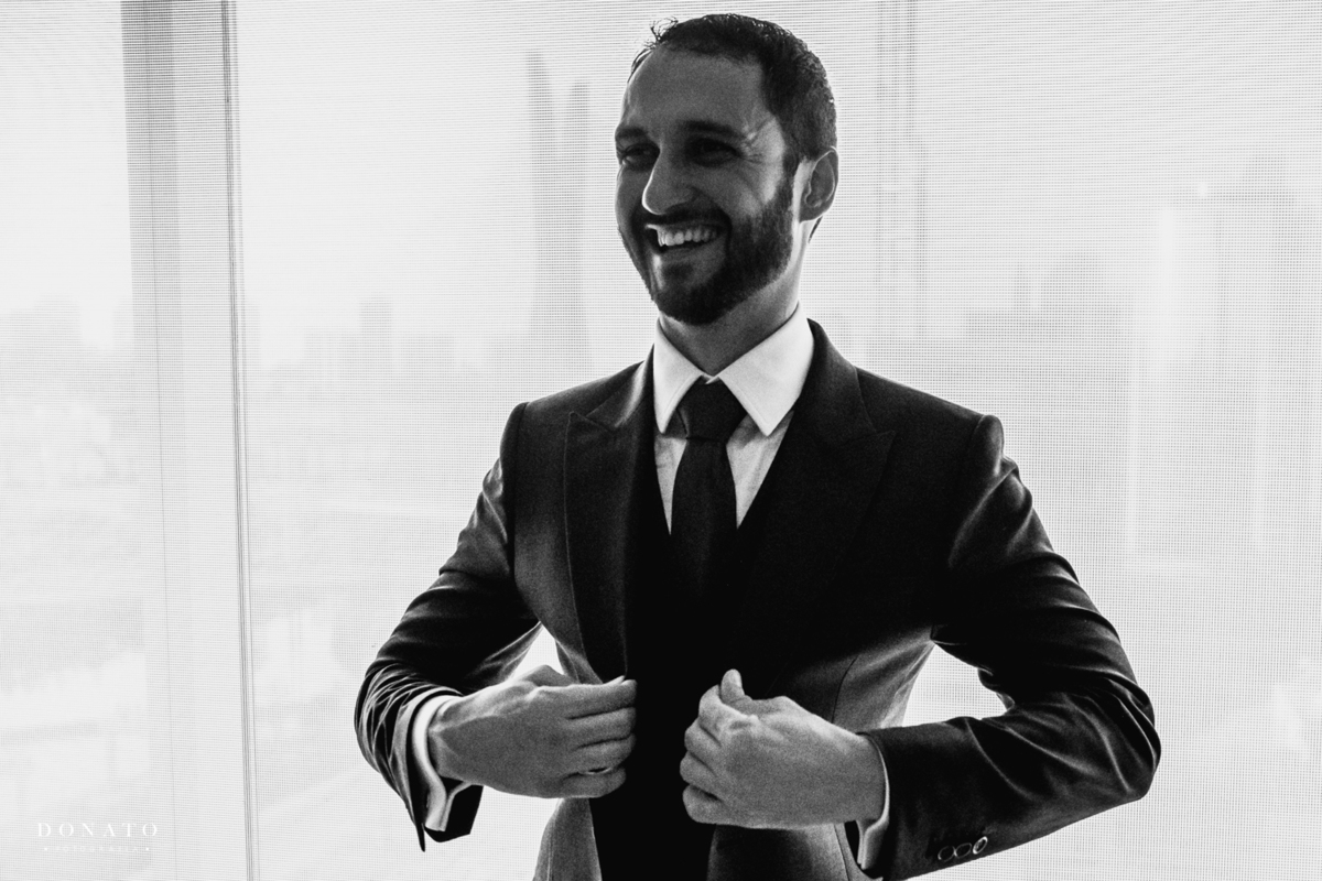 Noivo se arruma no Grand Hyatt.