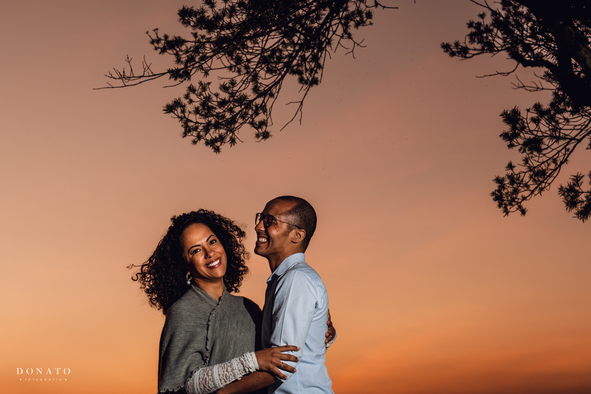 Casal em campos do jordao.por do sol.