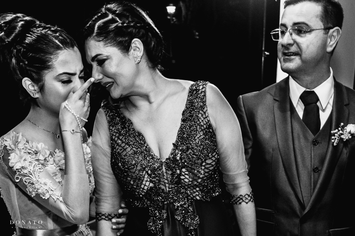 Mae e irmão se emocionam na cerimonia da fazenda 7 lagoas.