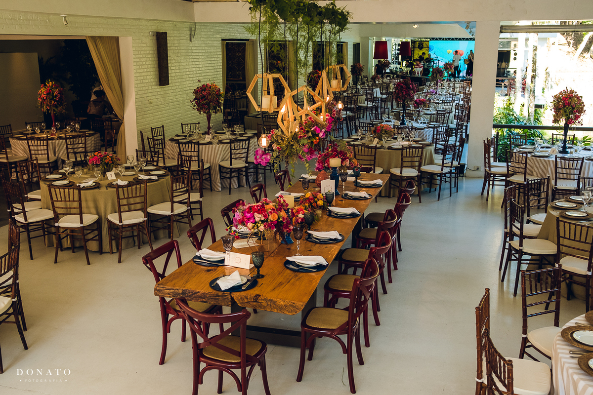 Decoração da festa, mesa coletiva, feito pela Concept Party, na fazenda 7 lagoas.