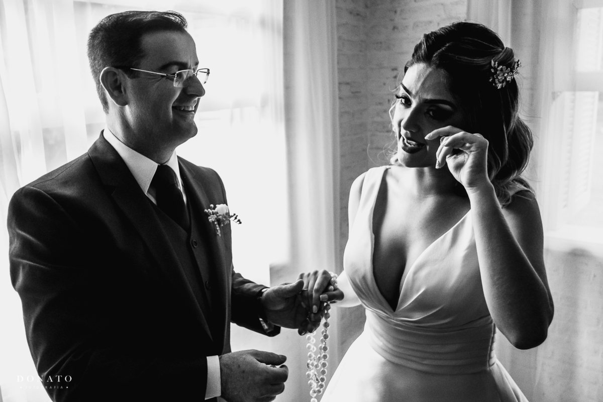 Noiva se emociona com seu pai na fazenda 7 lagoas.