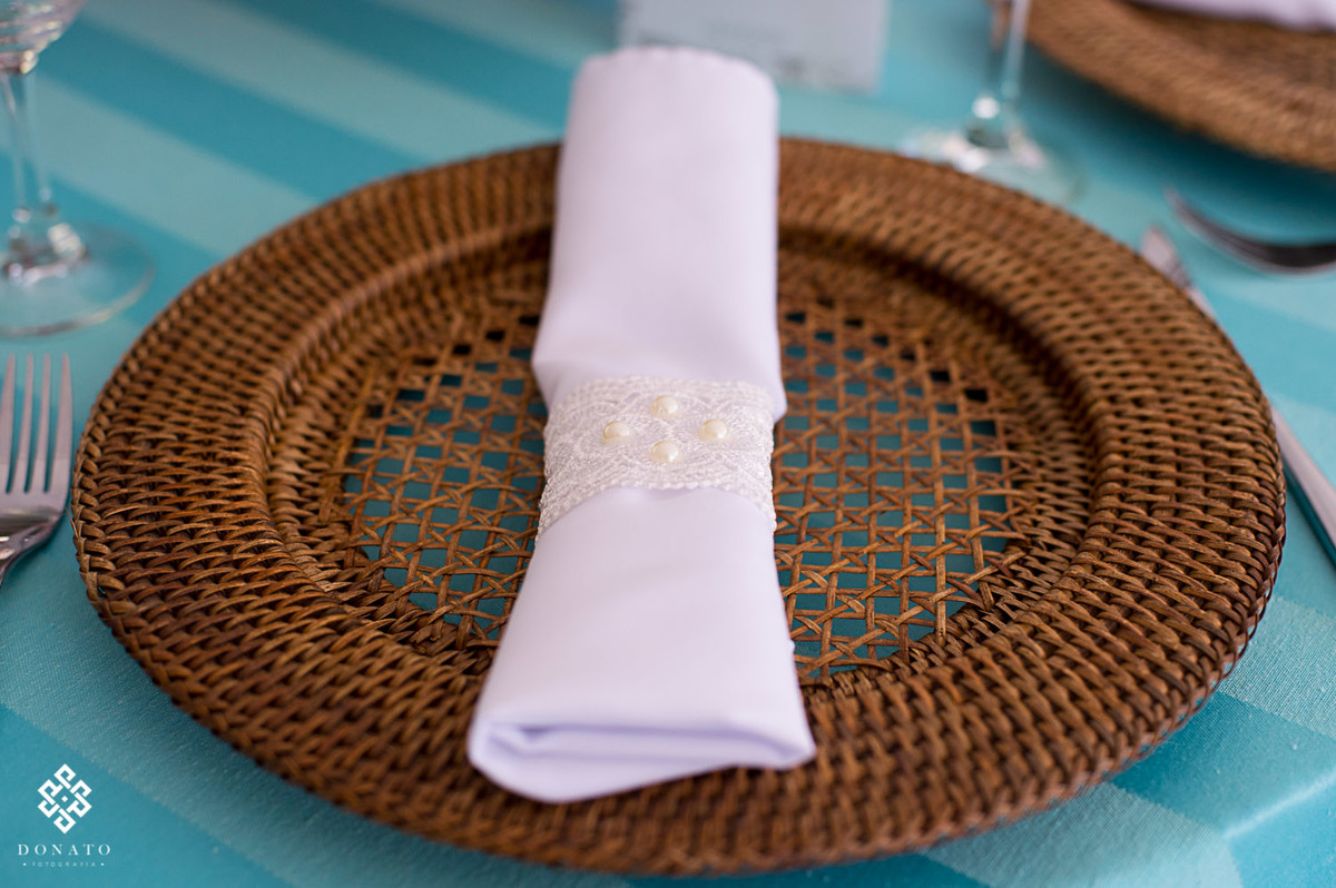 detalhe do guardanapo na mesa.
