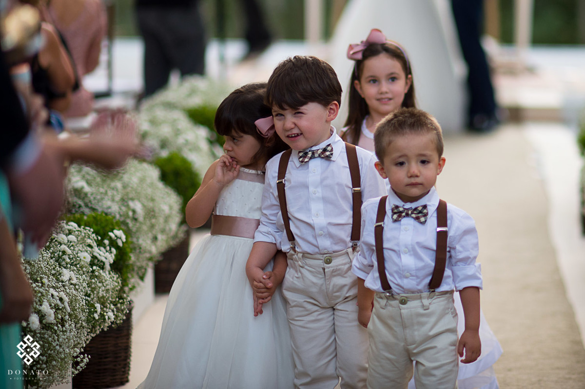 o pagem da uma piscada na saida, deixando a foto muito engraçada.