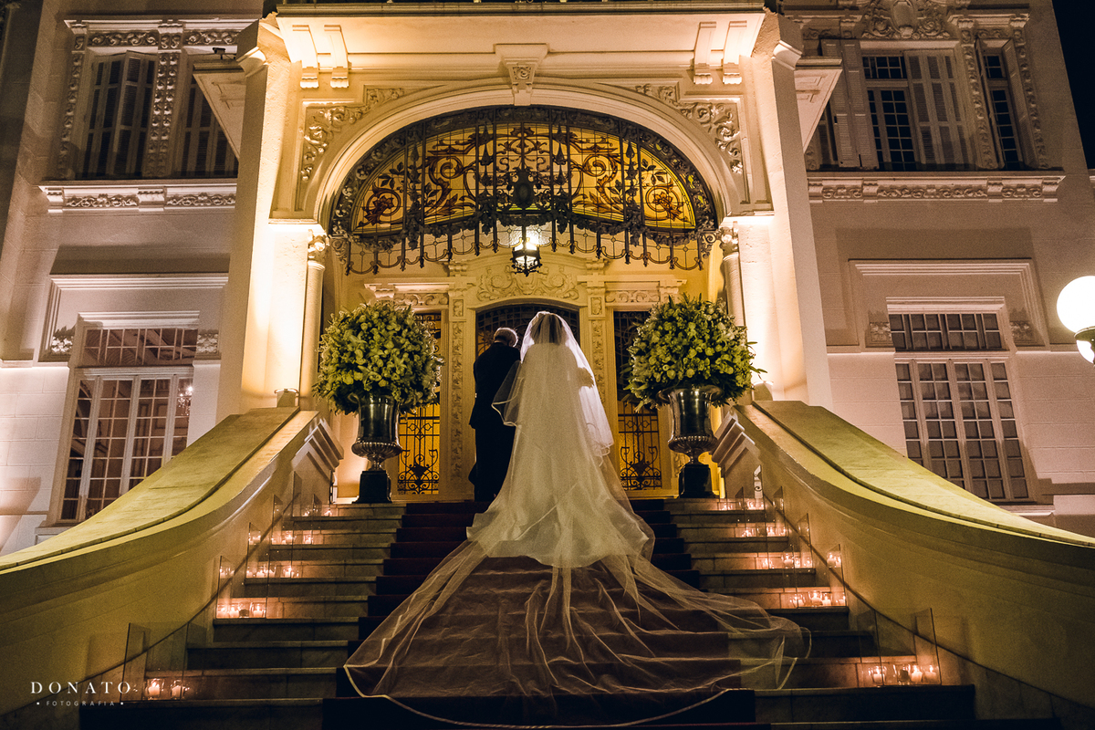 Entrada do palácio dos cedros com a noiva.