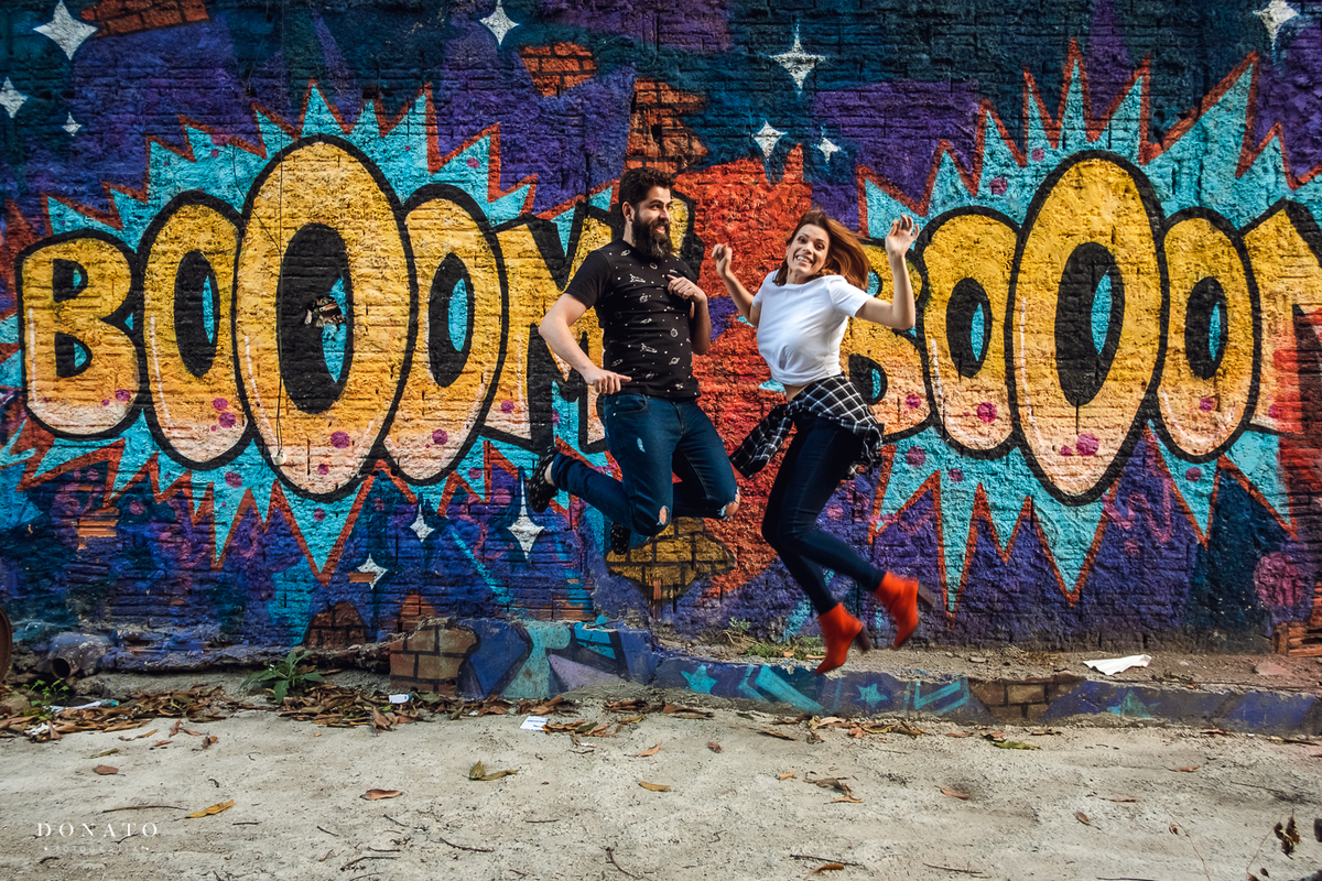 Foto dos casal nos trilhos da mooca-sp.