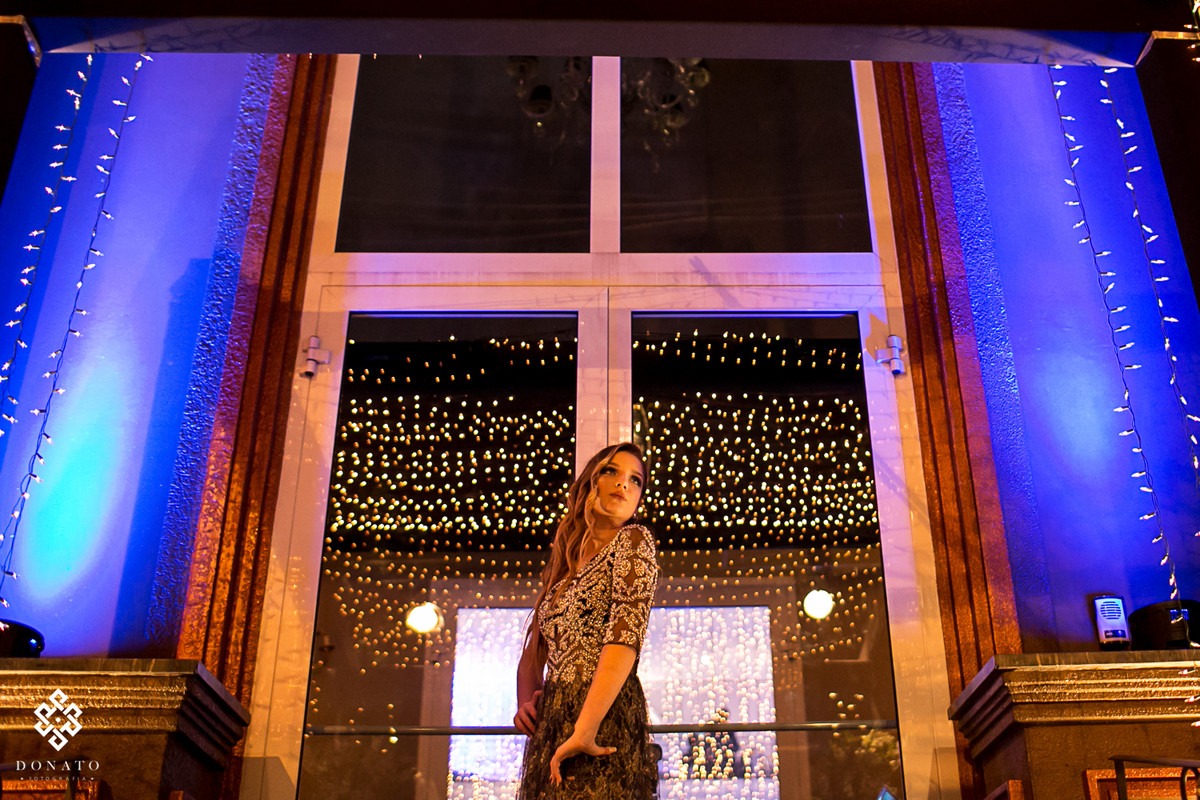 retrato da debutante em frente ao buffet kristian platz.