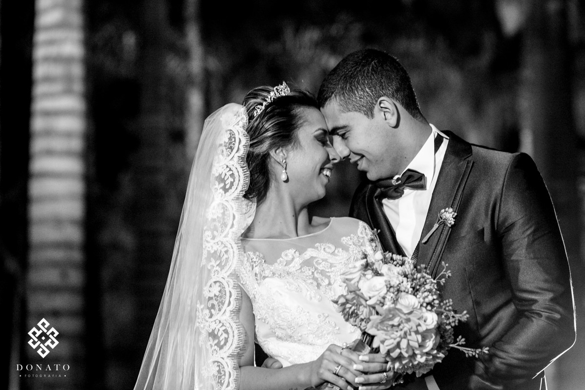 Retrato em Branco e Preto dos noivos.