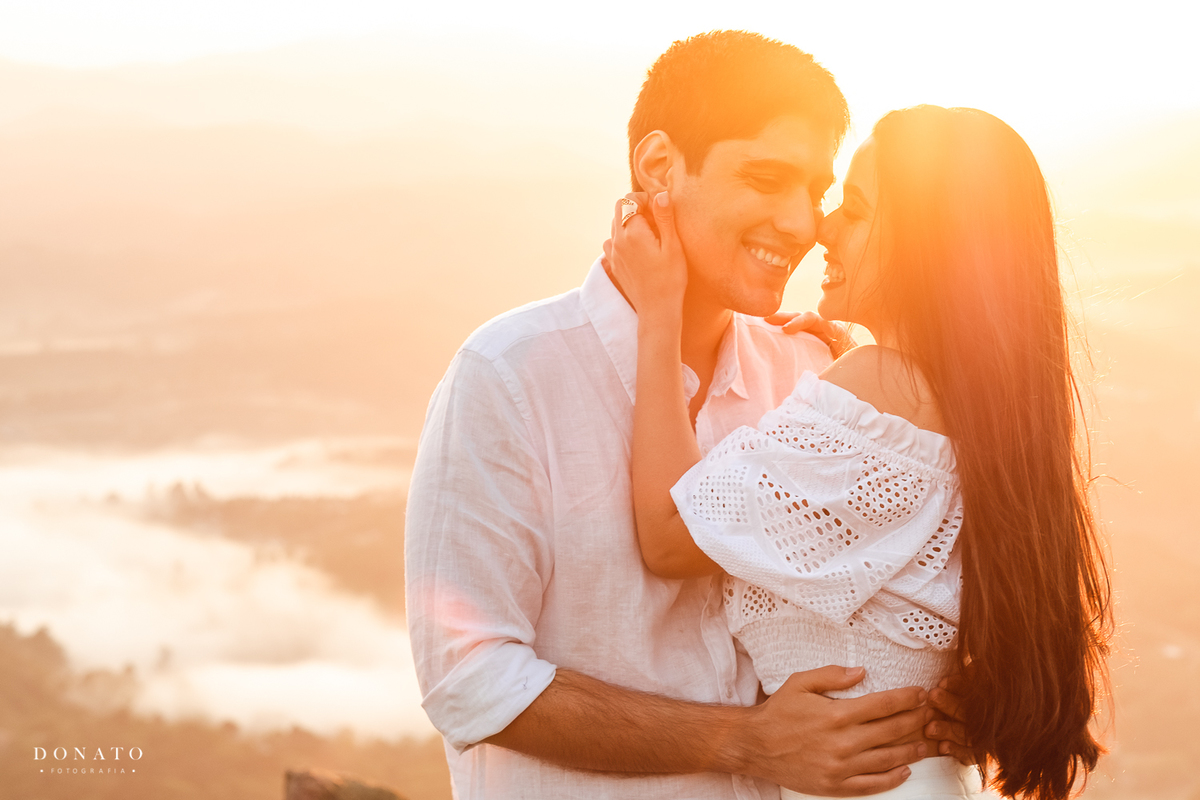 Foto ao nascer do sol, em são paulo, mairiporã,  pico do olho d'água.