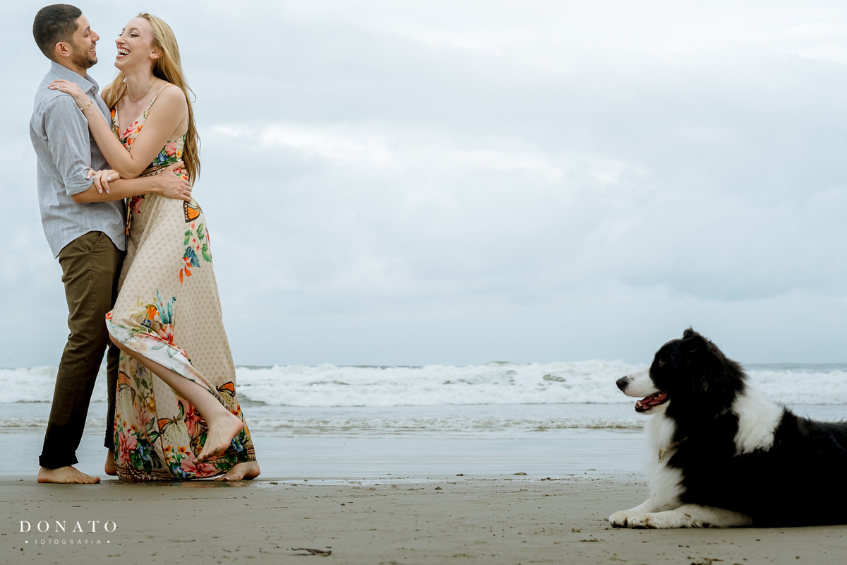 Ensaio da jogadora de volei Edinara, na praia de Juquehy-sp, ensaio com cachorro na praia.