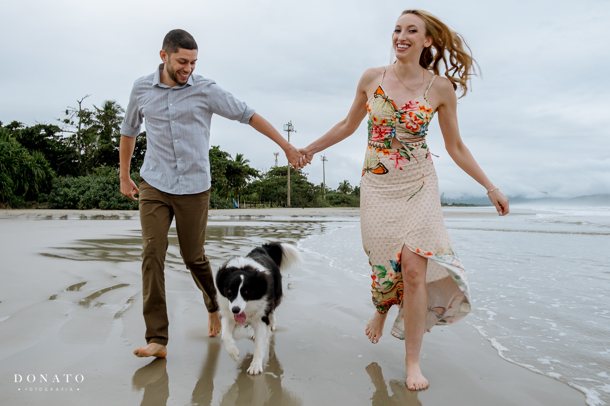 Ensaio fotográfico da jogadora de volei Edinara, na praia de Juquehy-sp, ensaio com cachorro na praia.