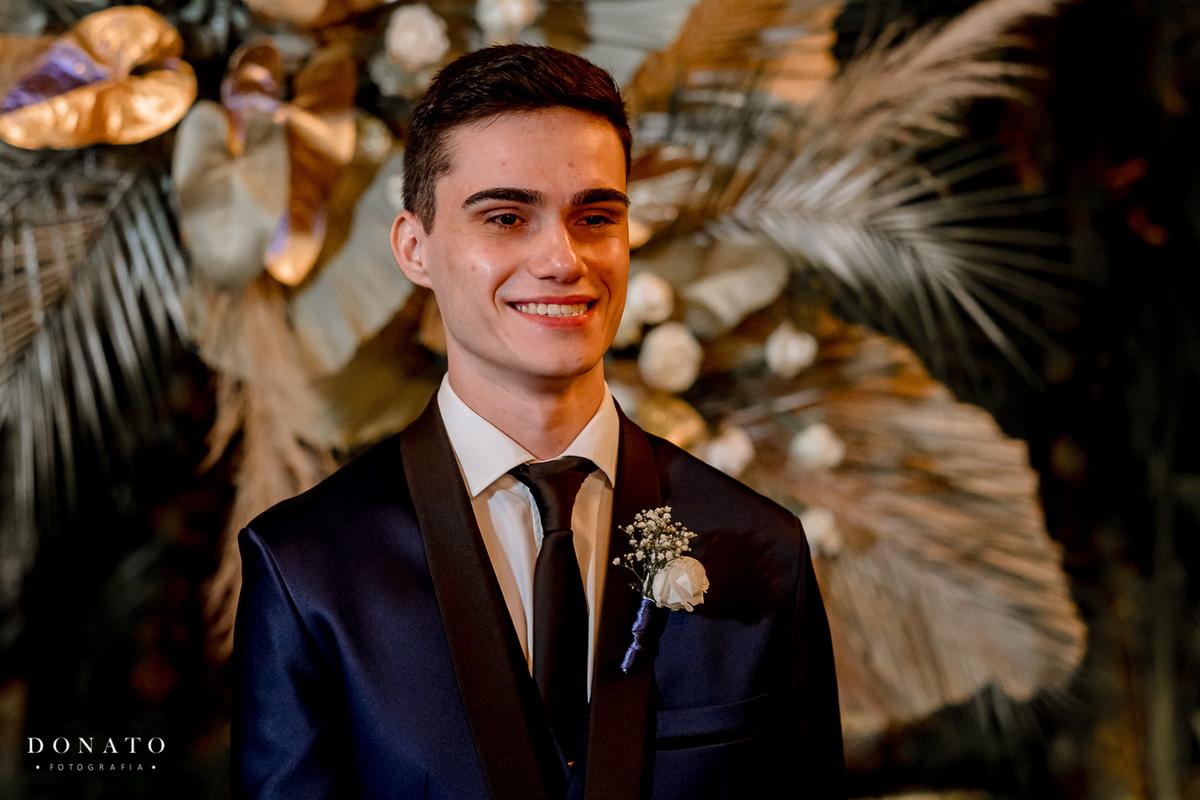 Retrato do noivo no buffet cedrom