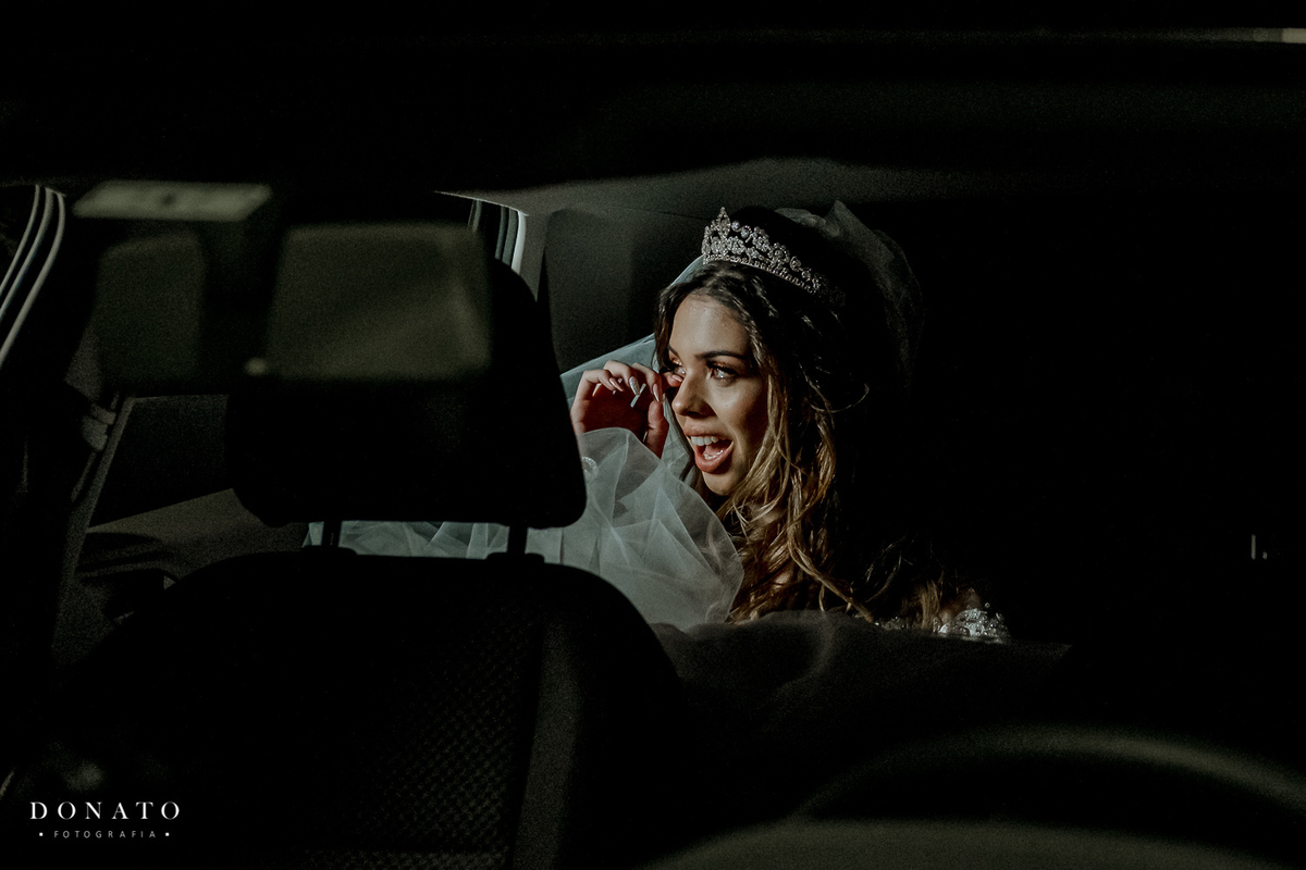 Noiva se emociona no buffet cedrom