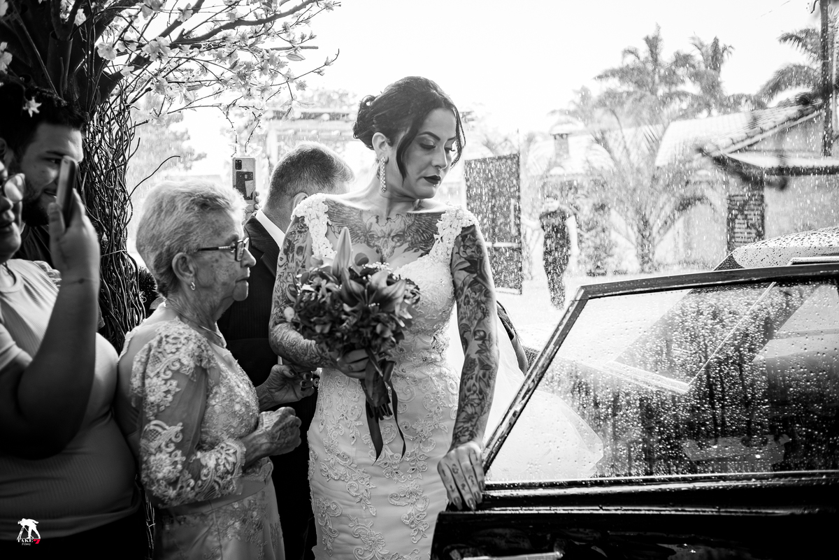 noiva no carro
