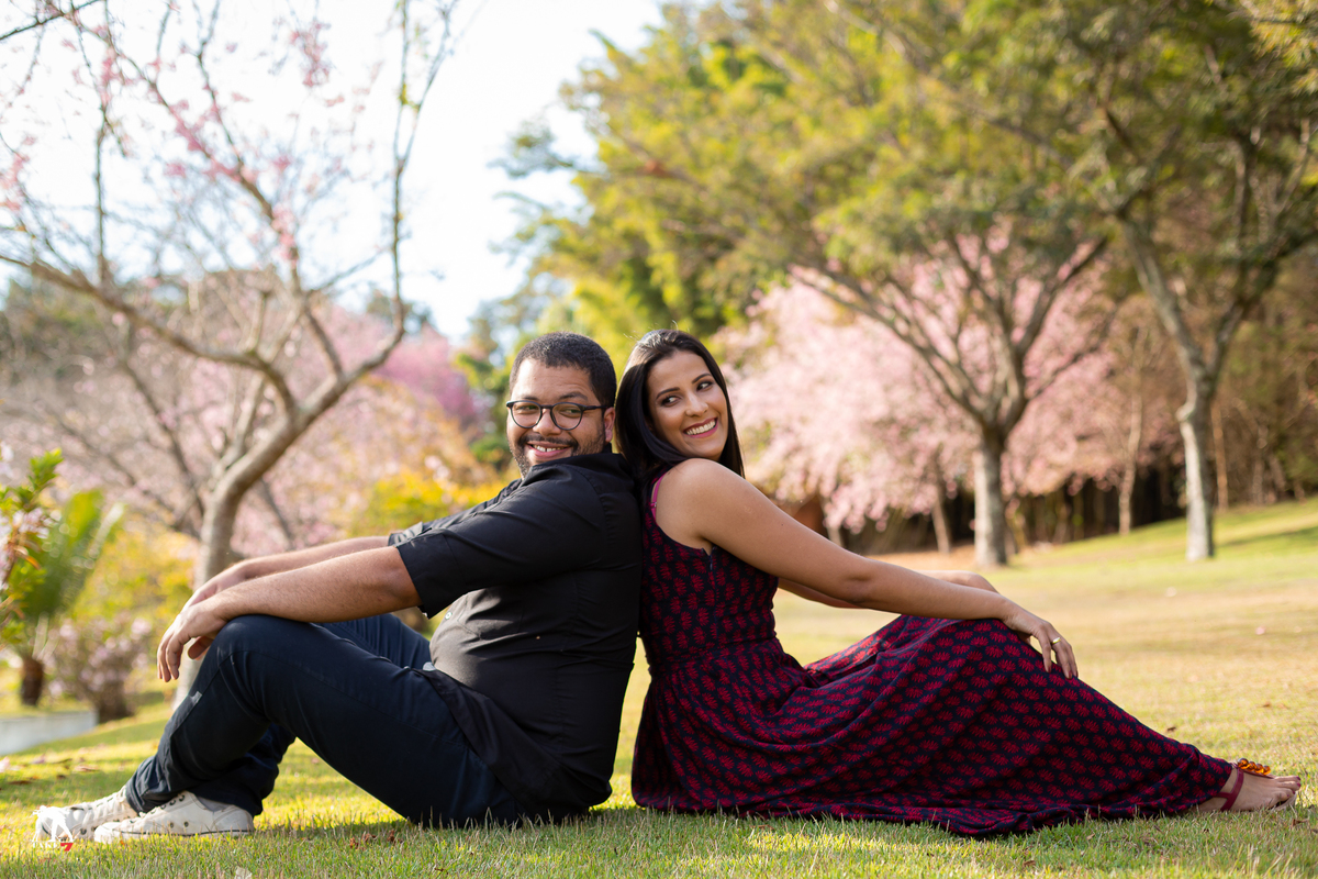 momento de descontração do casal de noivos 