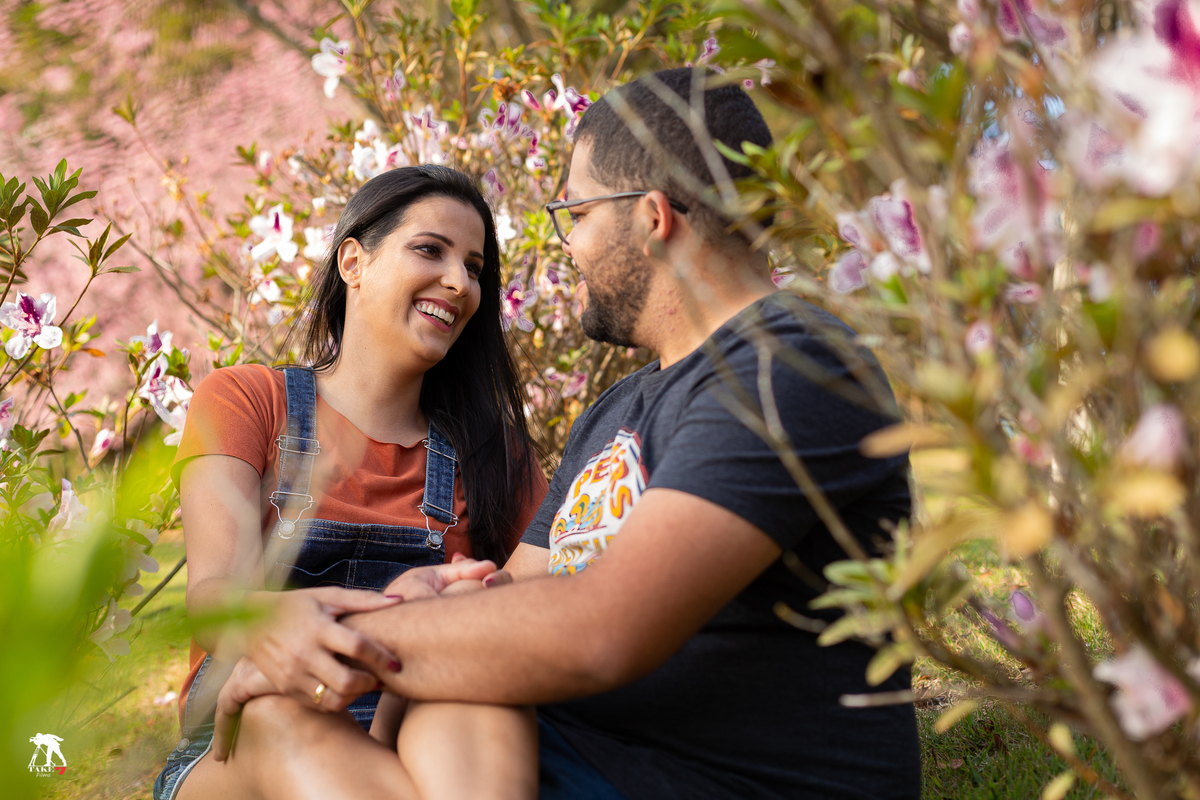 entre as flores, é assim o nosso amor de casal 