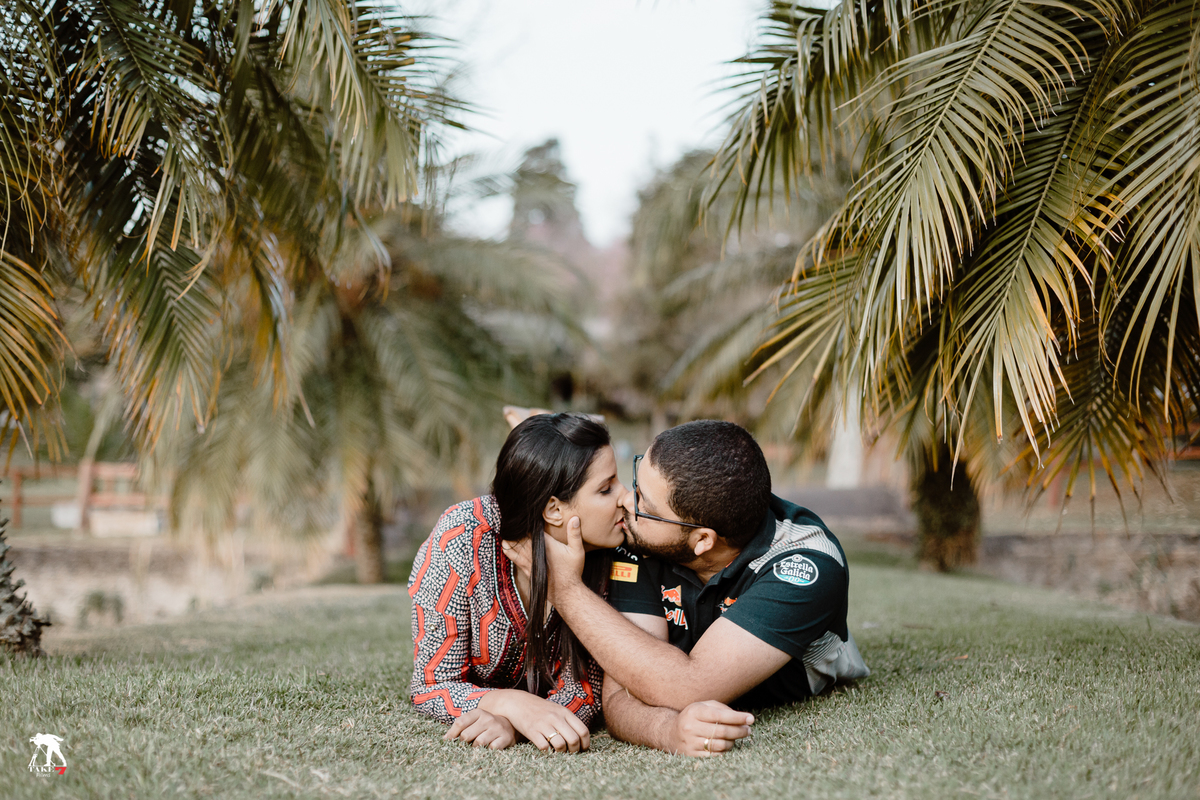 carinho de casal de noivos, nada melhor ! 