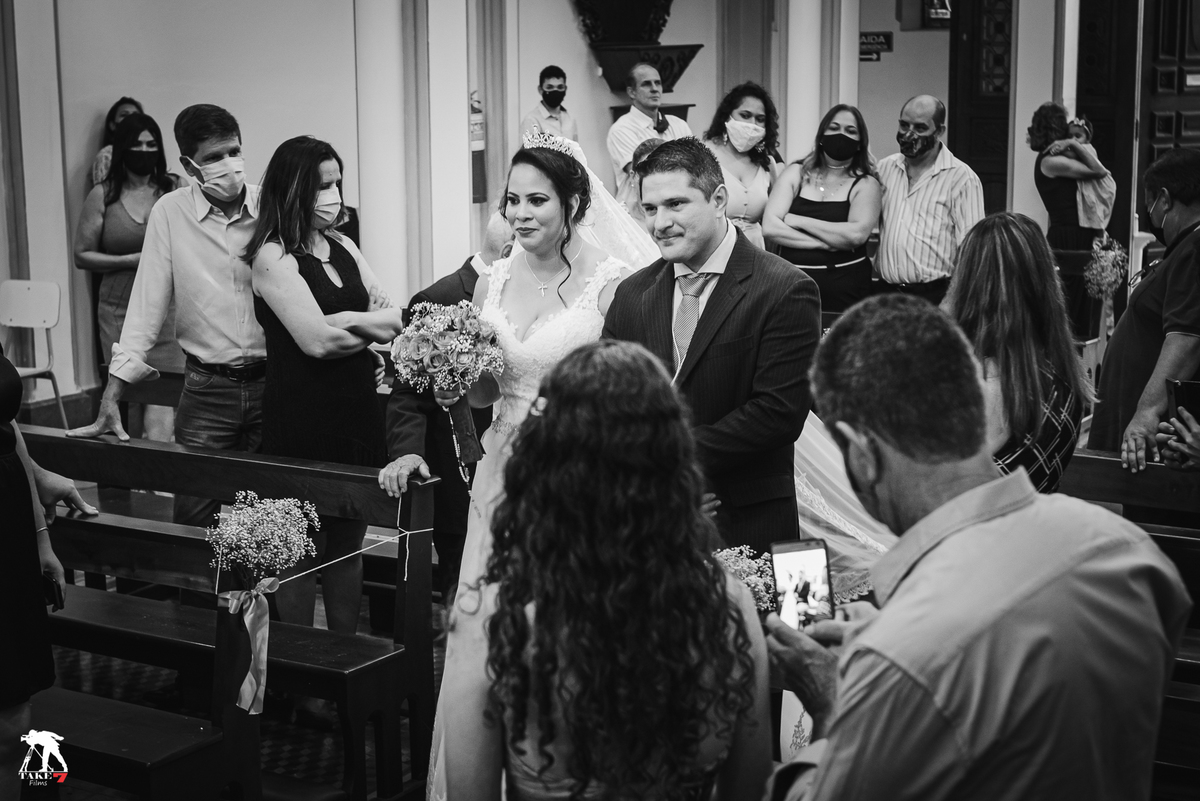 noiva com o irmão na cerimônia 