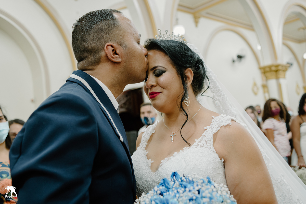 beijo na testa da noiva 