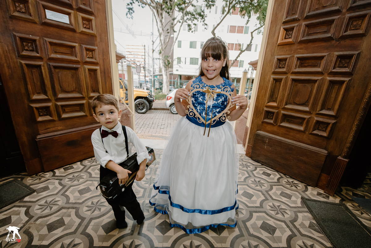 entrada do pajem e madrinha de aliança 
