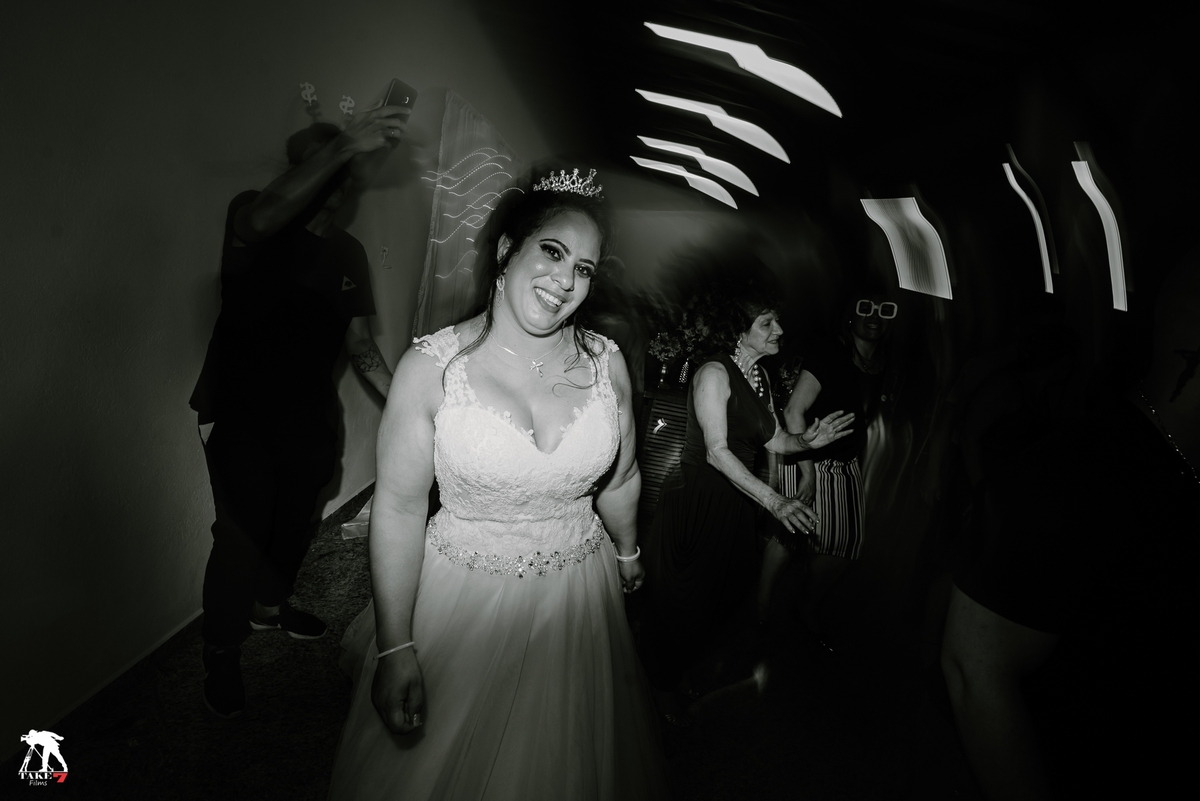 noiva dançando no casamento 