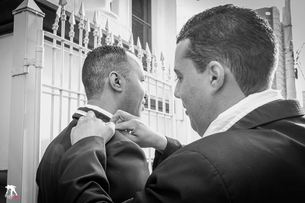 padrinho arrumando noivo 