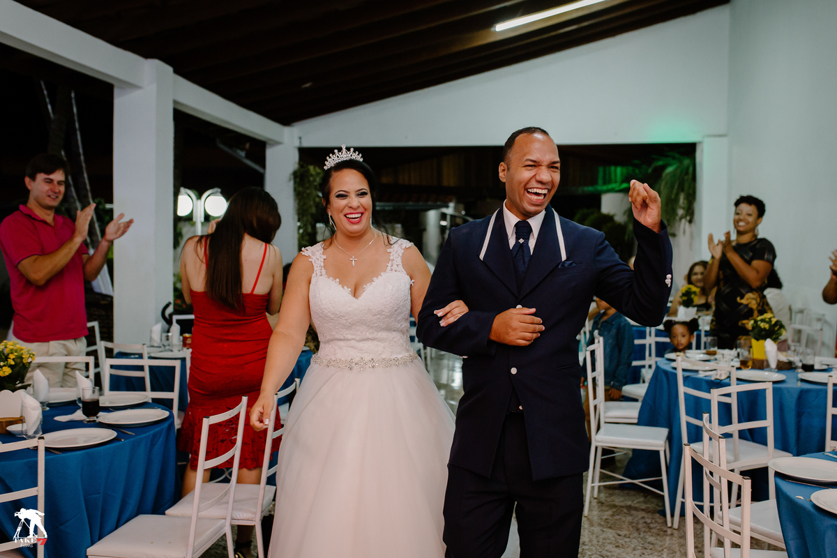 noivos na recepção do casamento 