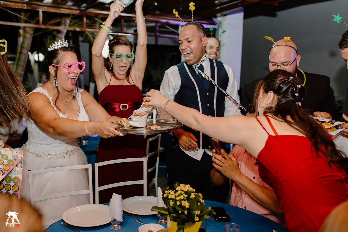 gravata e sapato da noiva 