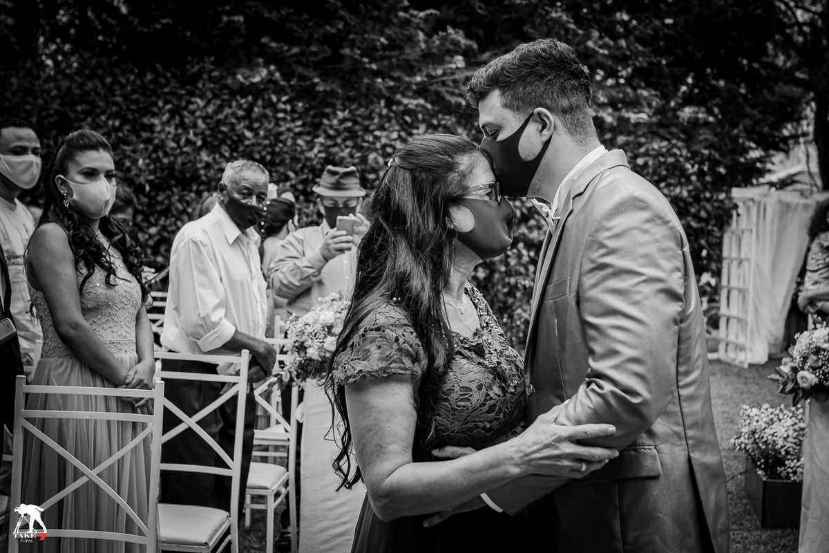 beijo do noivo na mãe 