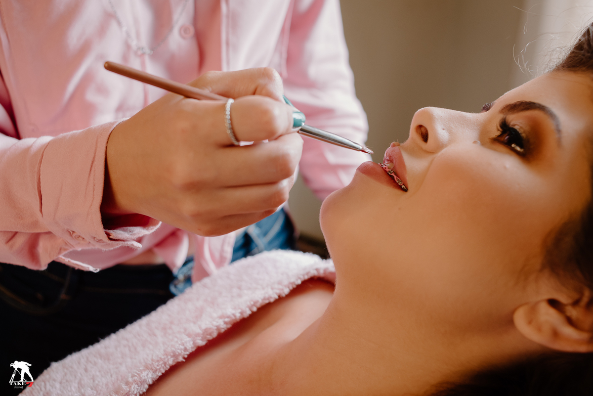 passando batom na noiva 