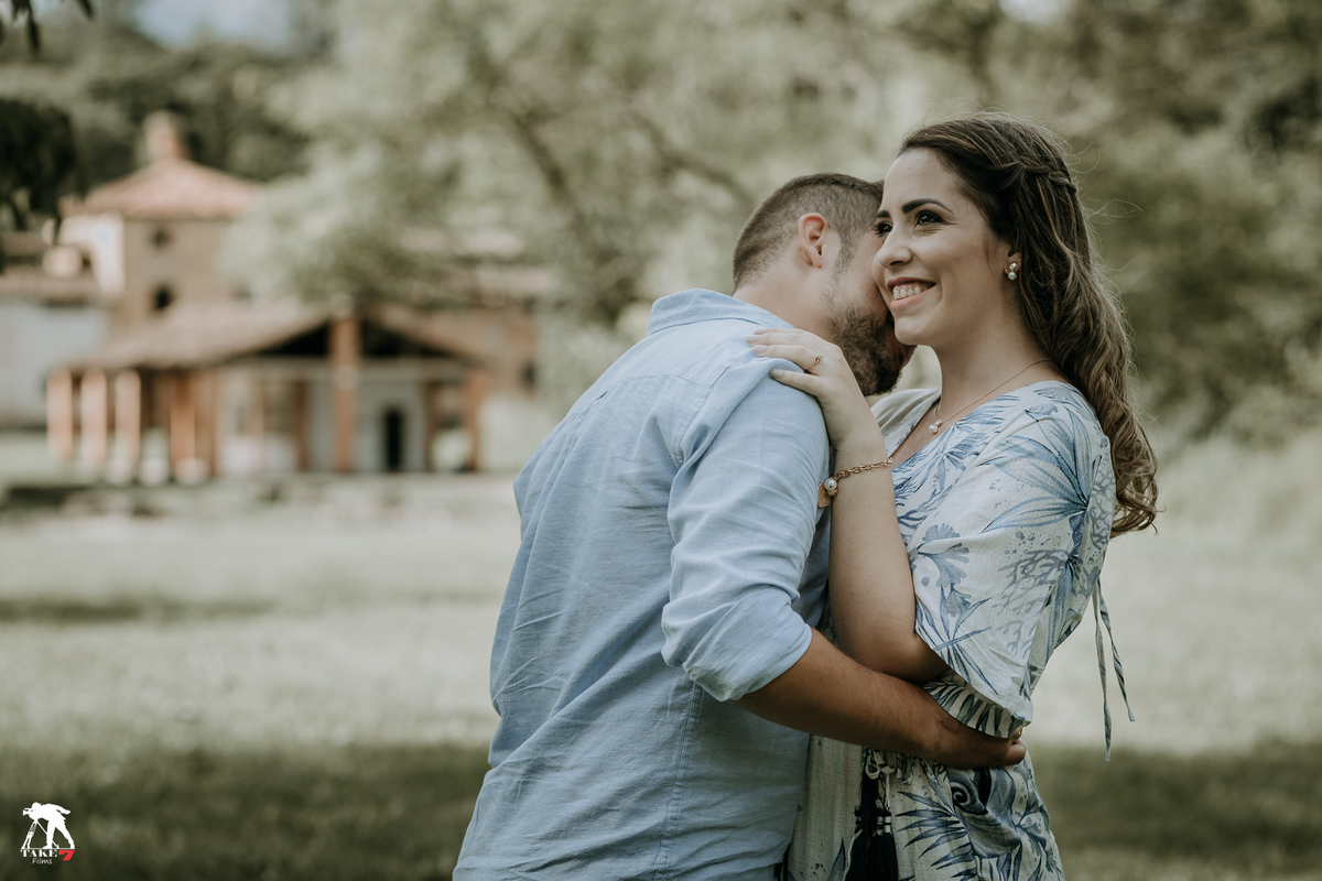 Carinho casal de noivos 