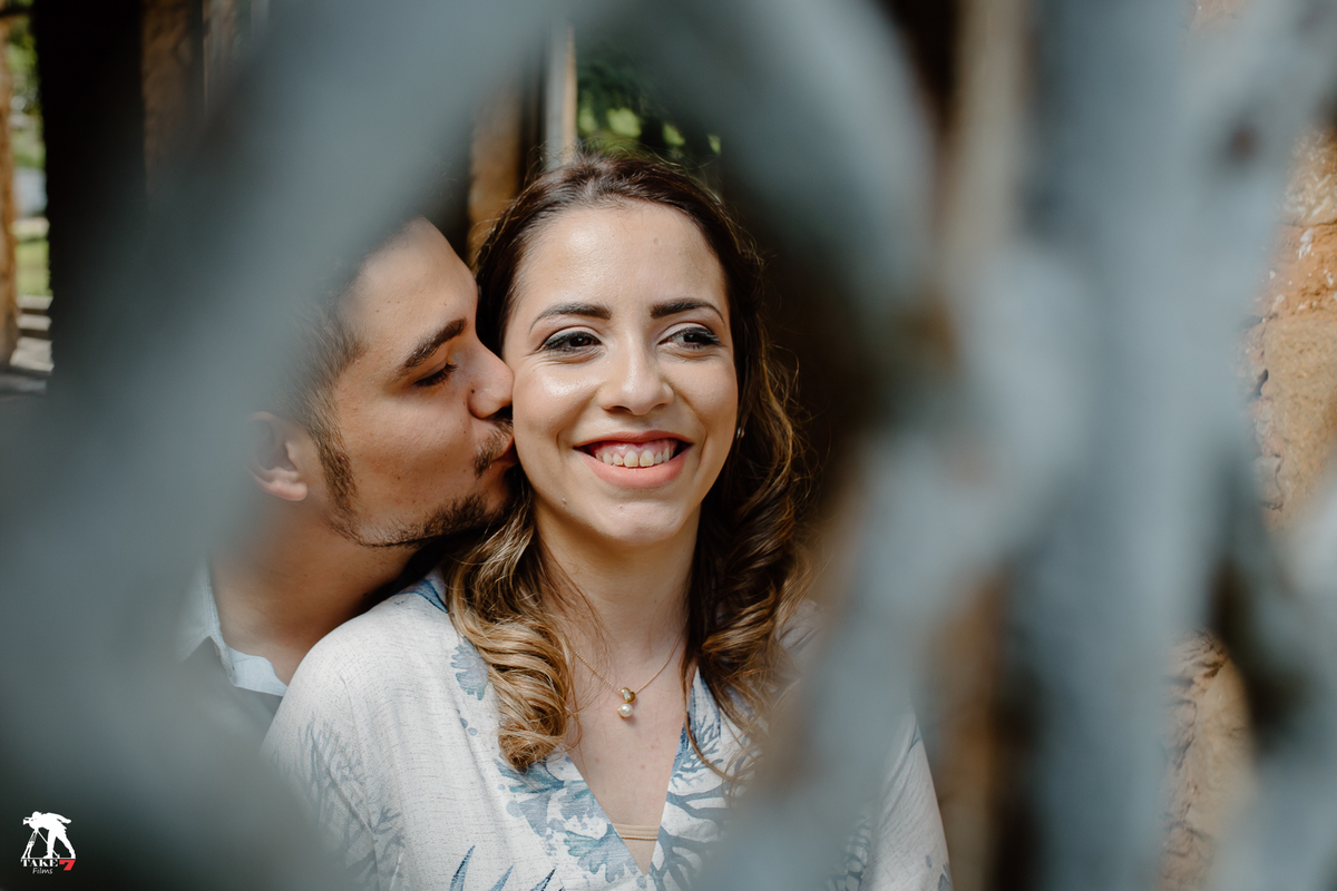 noivos entre a janela 