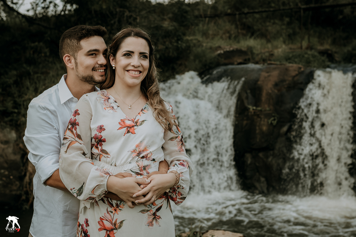 noivos na cachoeira