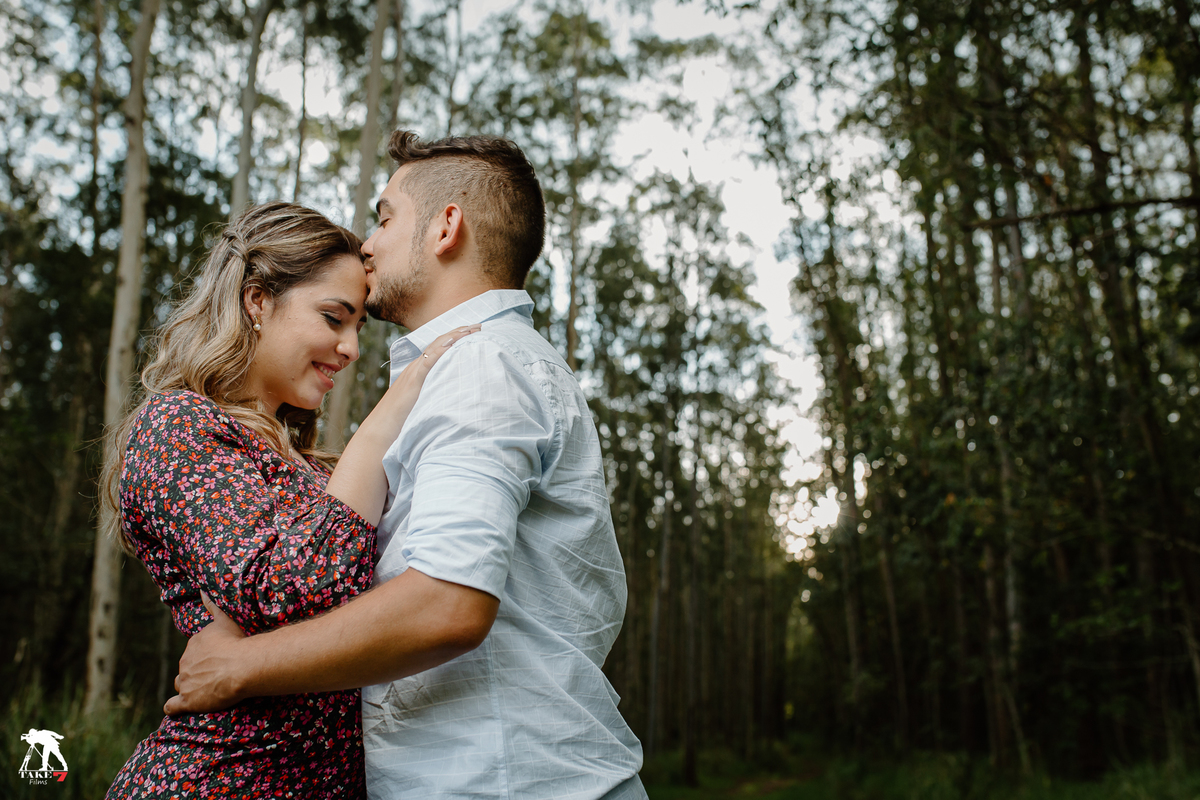 noivos na plantação 
