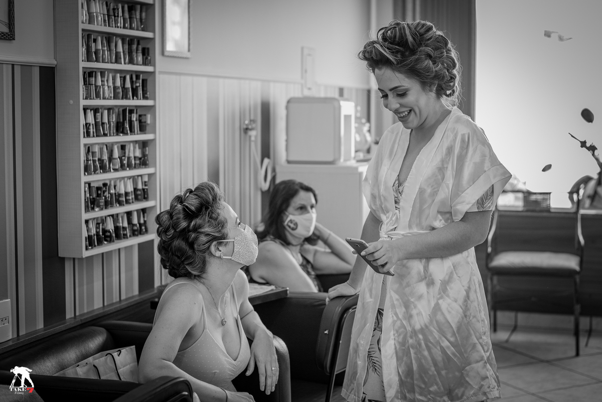 noiva conversando com a madrinha 