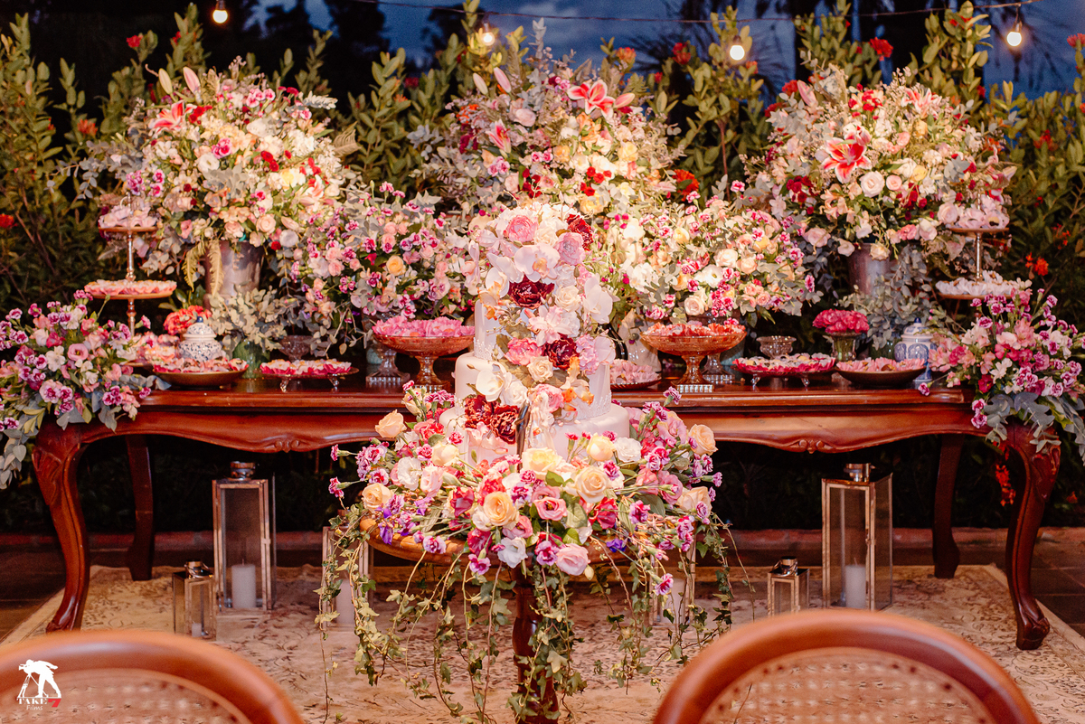mesa do bolo do casamento