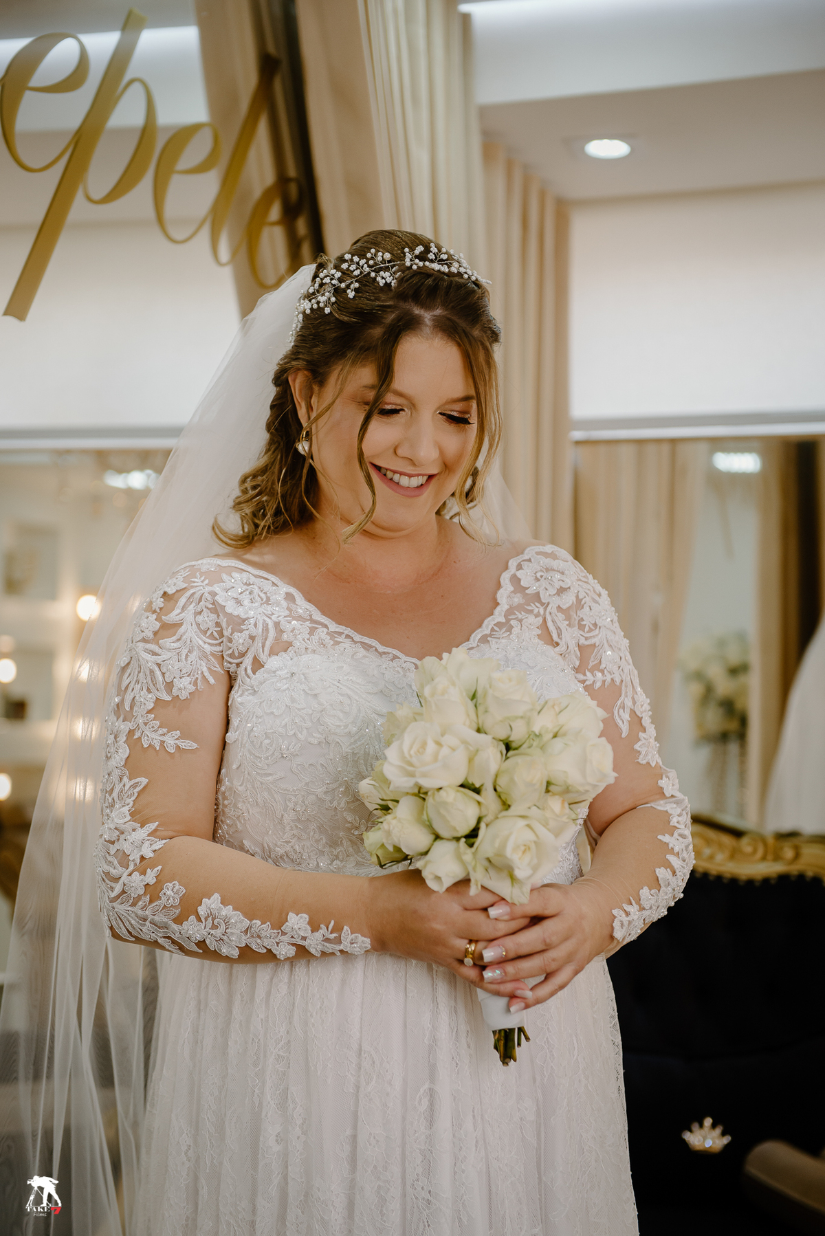 Noiva de vestido com Buquê 