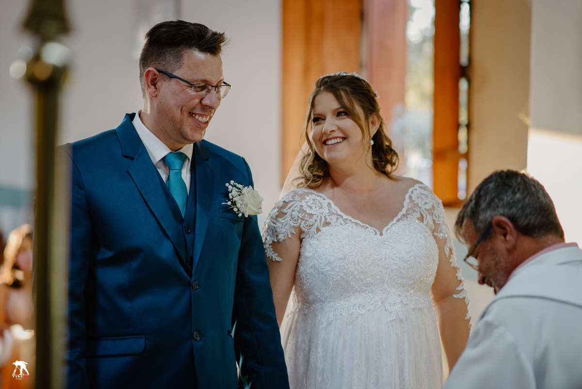 Noivos sorrindo na Cerimônia 