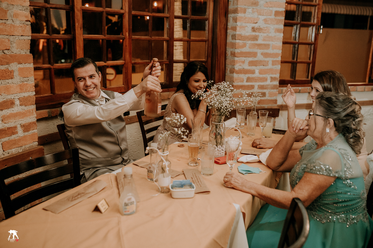 Convidados do Casamento na mesa 