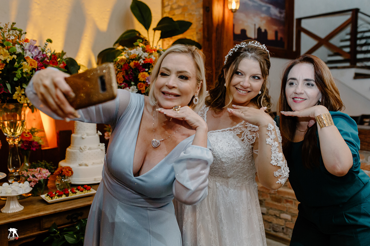 Selfie da Noiva com madrinhas 