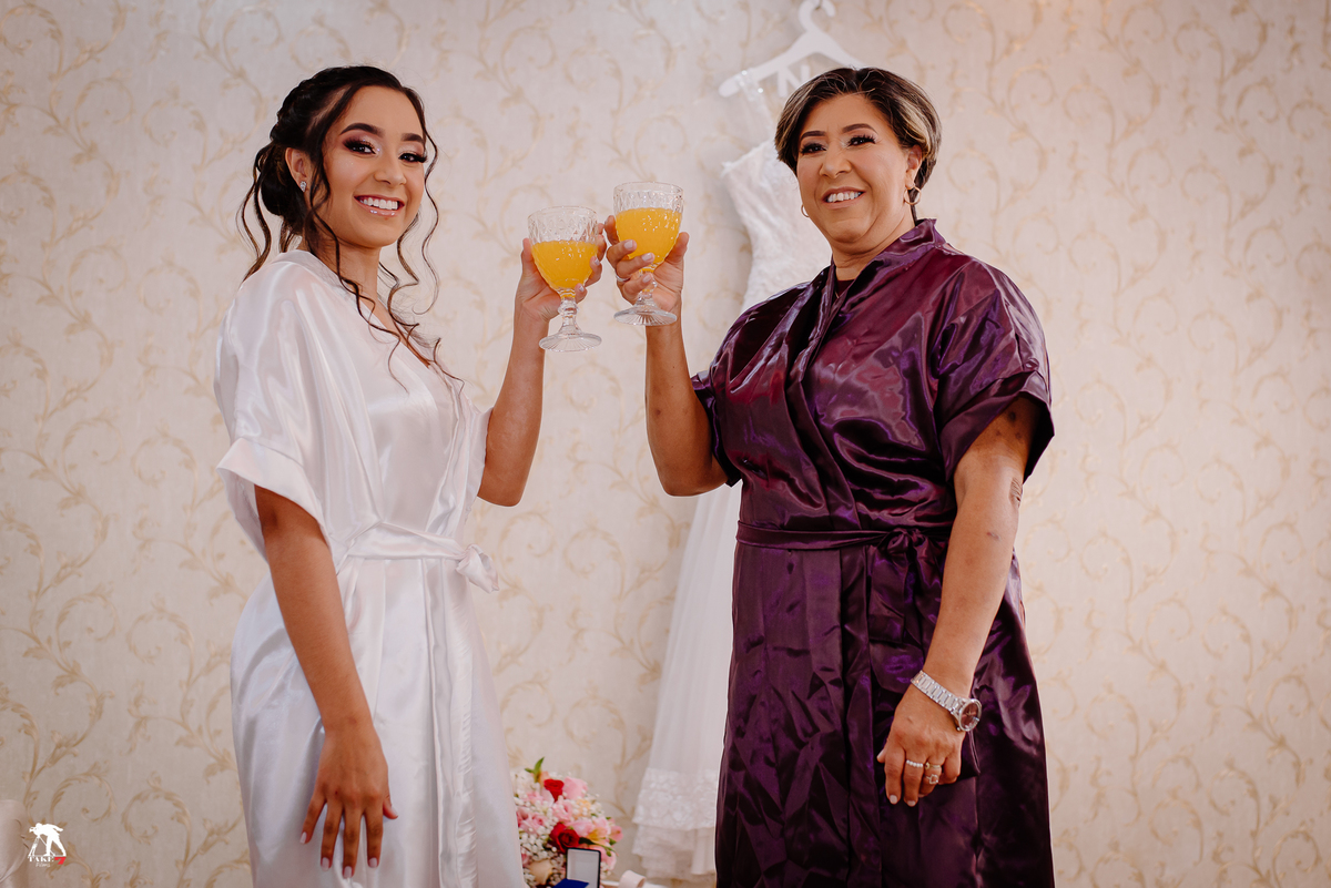 brinde da noiva com mãe 