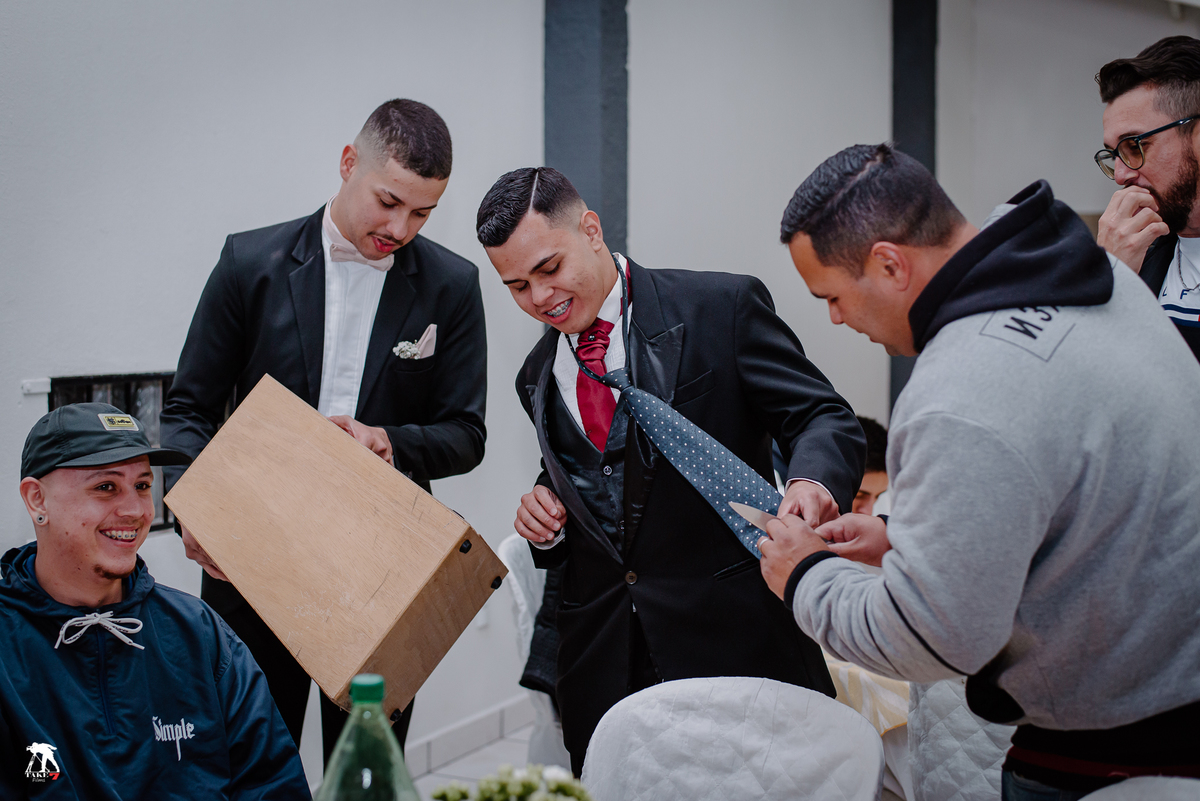 corte da gravata no casamento 