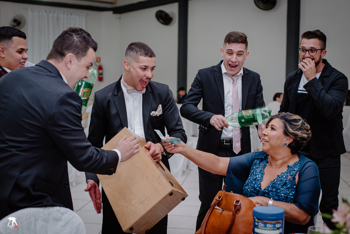 momento do corte da gravata 