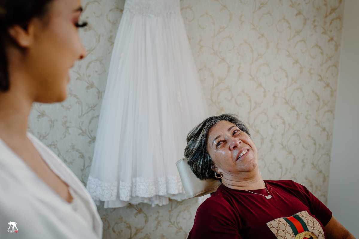 olhar de mãe da noiva 